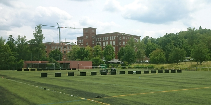 Experimental set-up on football field near d & b in Backnang, Germany. (Photo: d&b)